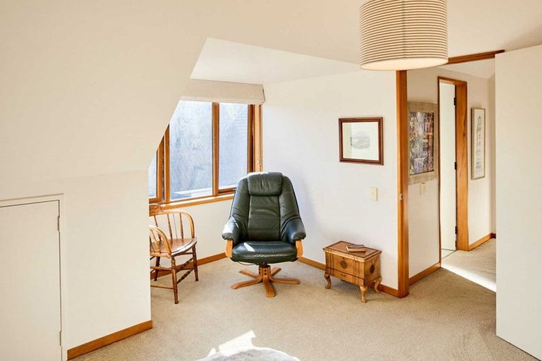 Photo of property in 2/130 Muritai Road, Eastbourne, Lower Hutt, 5013