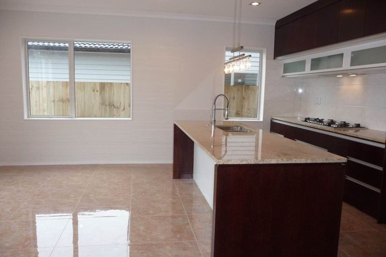 Photo of property in 16 Kira Road, Flat Bush, Auckland, 2016