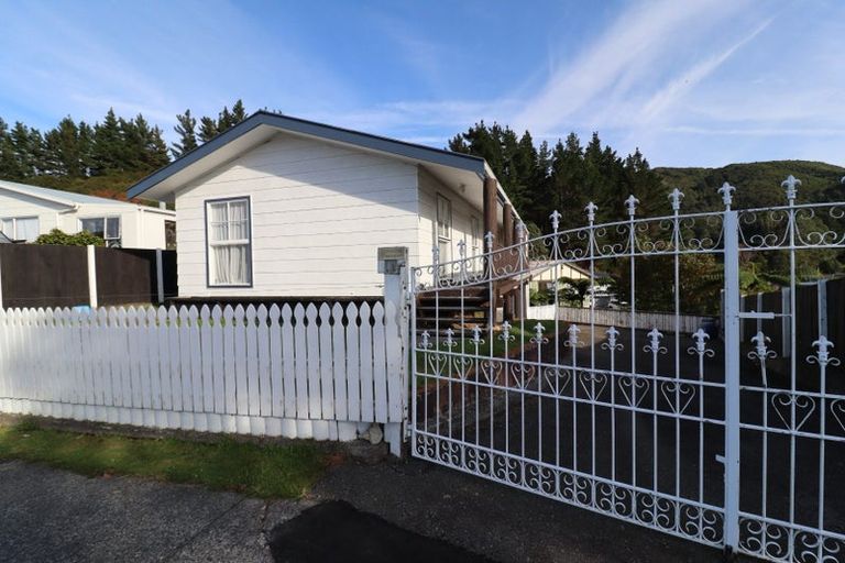 Photo of property in 29 Newburn Grove, Wainuiomata, Lower Hutt, 5014