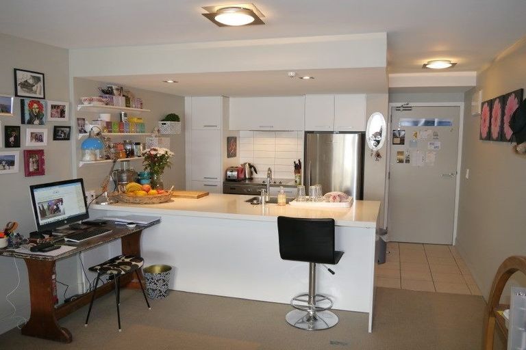 Photo of property in The Capital, 28/370 Oriental Parade, Oriental Bay, Wellington, 6011