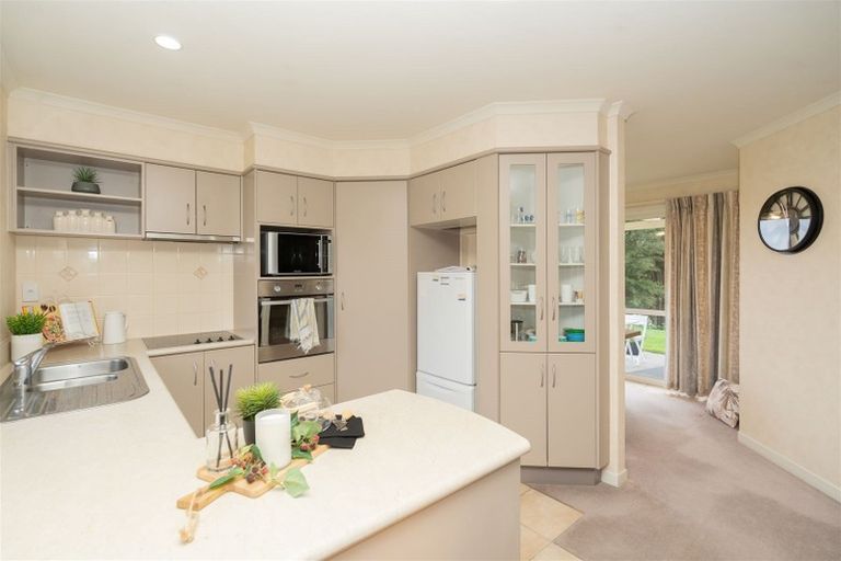 Photo of property in 43 Sovereign Isle Lane, Rototuna, Hamilton, 3210