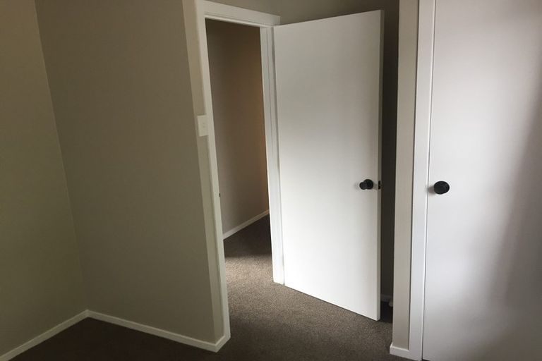 Photo of property in 1/77 Konini Road, Titirangi, Auckland, 0604