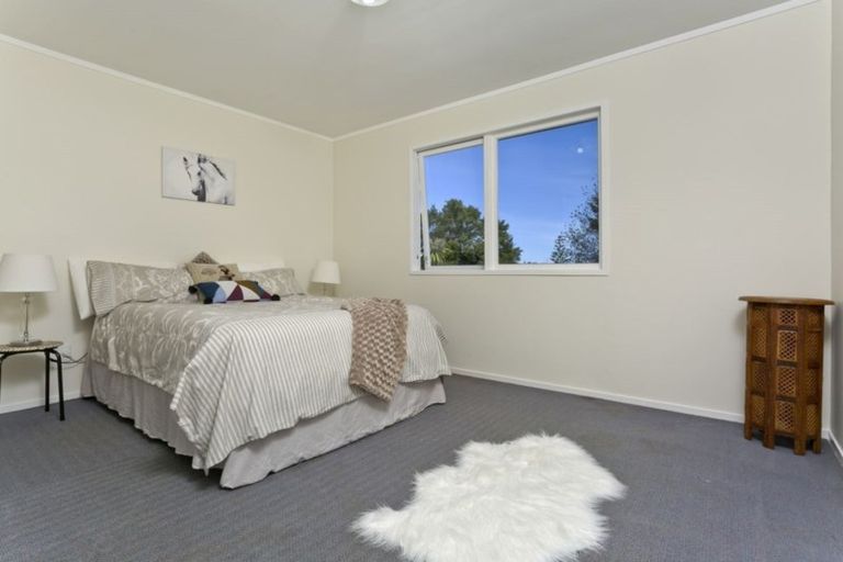 Photo of property in 33 Helleur Road, Massey, Auckland, 0614