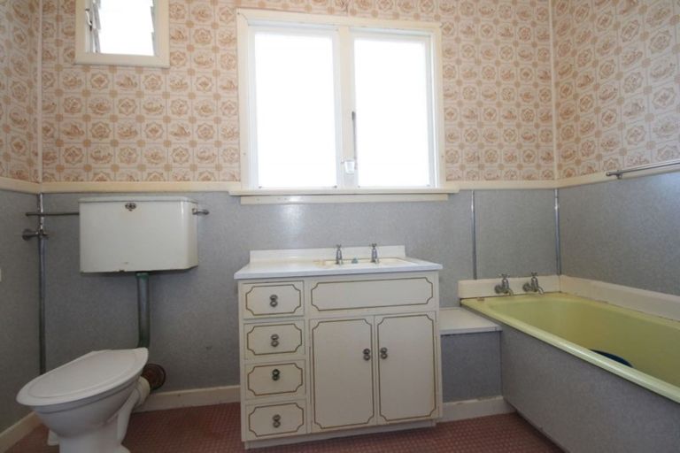 Photo of property in 33 Nichol Street, Heidelberg, Invercargill, 9812