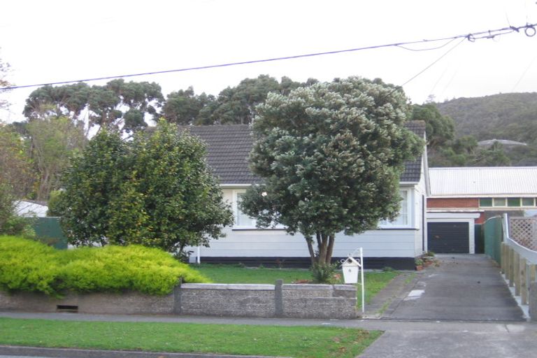 Photo of property in 6 Molesworth Street, Taita, Lower Hutt, 5011