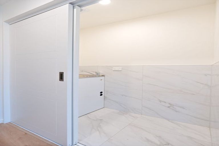 Photo of property in 64a Sungrove Rise, Sunnyvale, Auckland, 0612