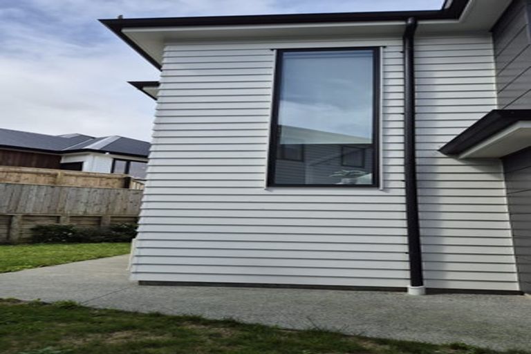 Photo of property in 1 Opaoa Way, Aotea, Porirua, 5024