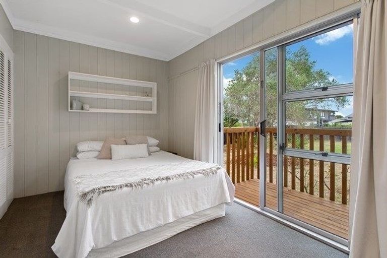 Photo of property in 14 Wallace Road, Mangere Bridge, Auckland, 2022