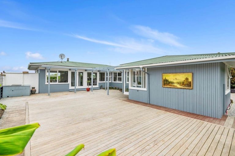 Photo of property in 20 Woodcote Drive, Glenfield, Auckland, 0629