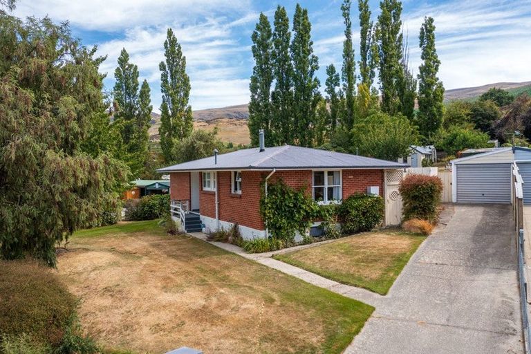 Photo of property in 13 Tamblyn Drive, Lake Roxburgh Village, Roxburgh, 9571