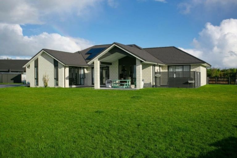 Photo of property in 11 Mike Smith Drive, Cambridge, 3434