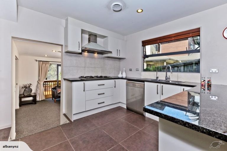 Photo of property in 26f Schnapper Rock Road, Schnapper Rock, Auckland, 0632
