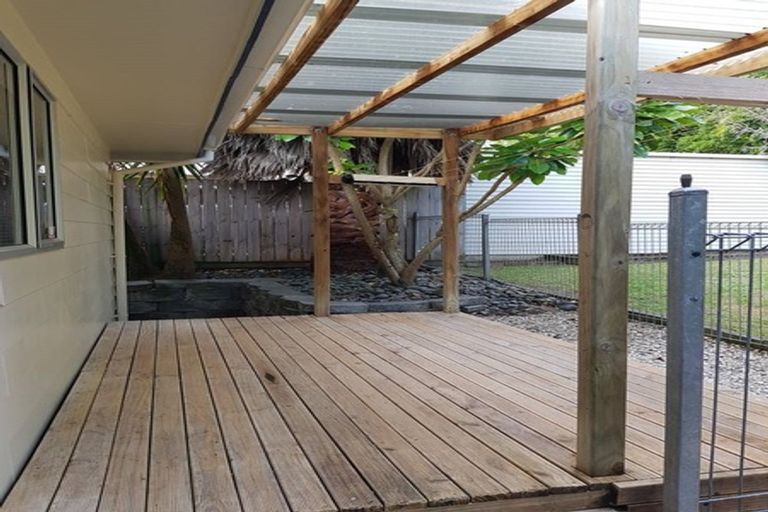 Photo of property in 26 Claverdon Drive, Massey, Auckland, 0614