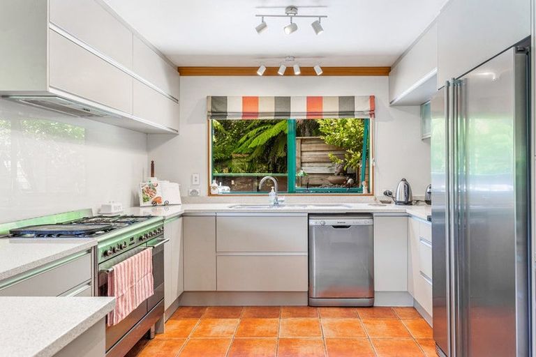 Photo of property in 214 Shaw Road, Oratia, Auckland, 0604