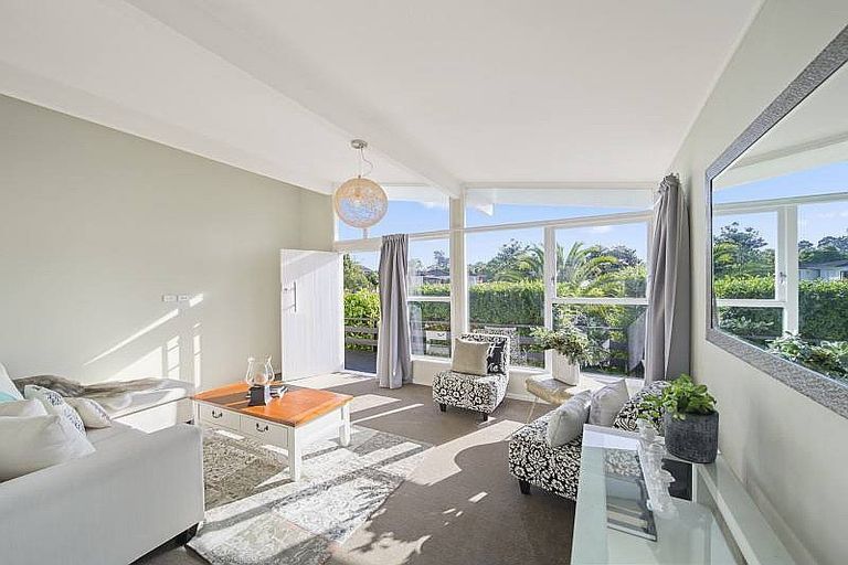 Photo of property in 72 Walworth Avenue, Pakuranga Heights, Auckland, 2010