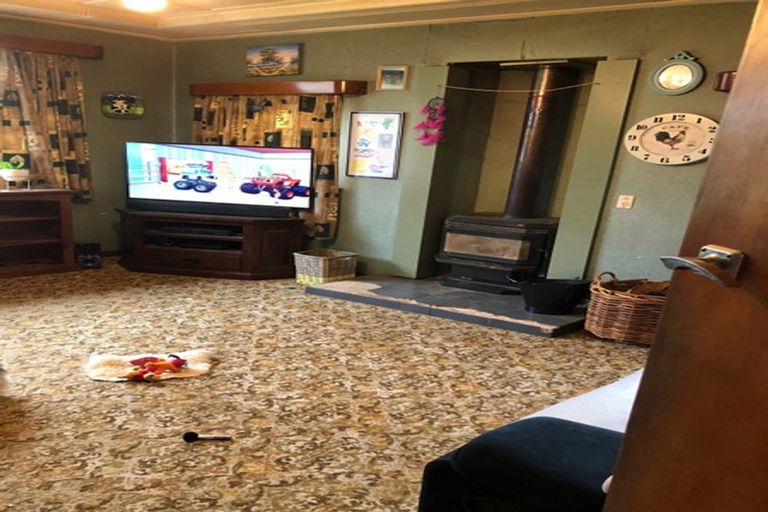 Photo of property in 13 Hunter Street, Edendale, 9825