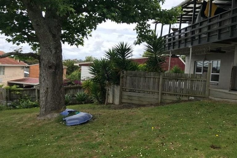 Photo of property in 16a Holiday Road, Stanmore Bay, Whangaparaoa, 0932