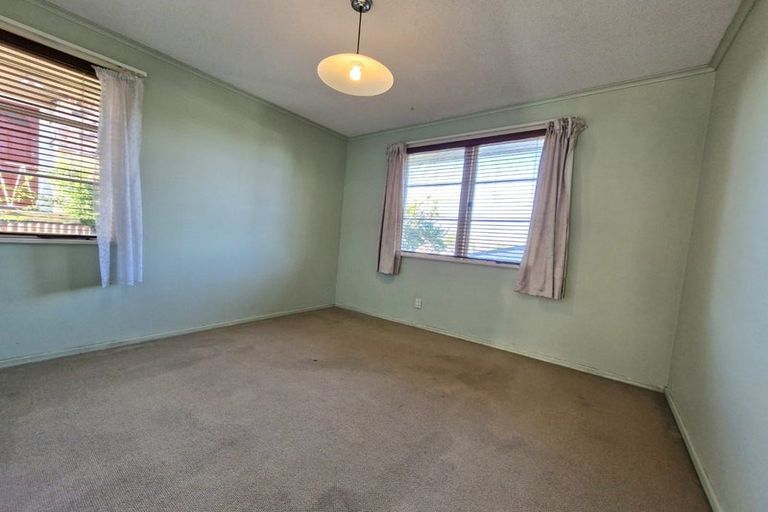 Photo of property in 26 Coniston Avenue, Te Atatu South, Auckland, 0610