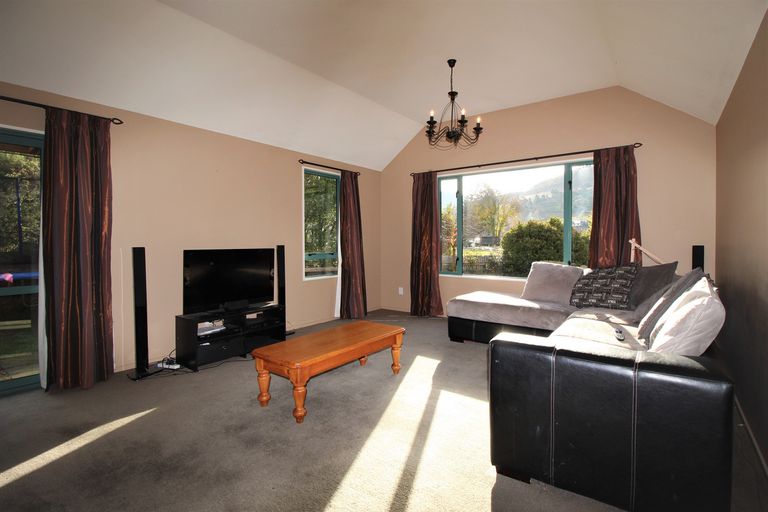 Photo of property in 24 Whitby Street, Clyde, 9330