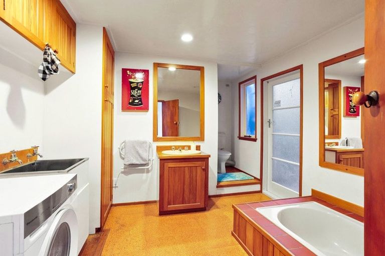 Photo of property in 867 West Coast Road, Oratia, Auckland, 0604