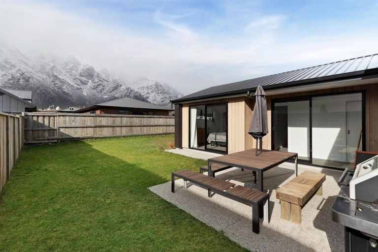 Photo of property in 43 Howden Drive, Jacks Point, 9371