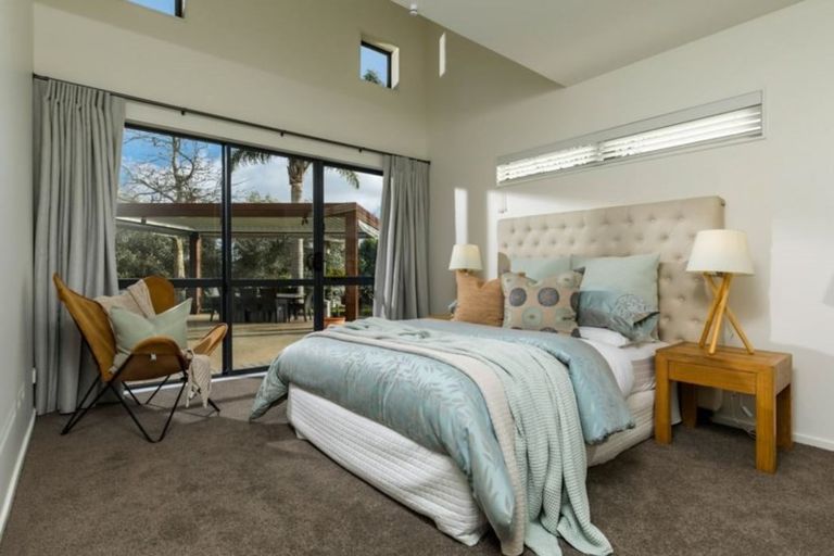 Photo of property in 28 Oakford Park Crescent, Greenhithe, Auckland, 0632