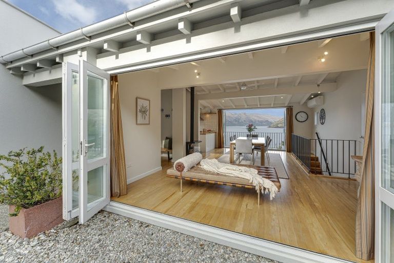 Photo of property in 6 Matau Place, Fernhill, Queenstown, 9300