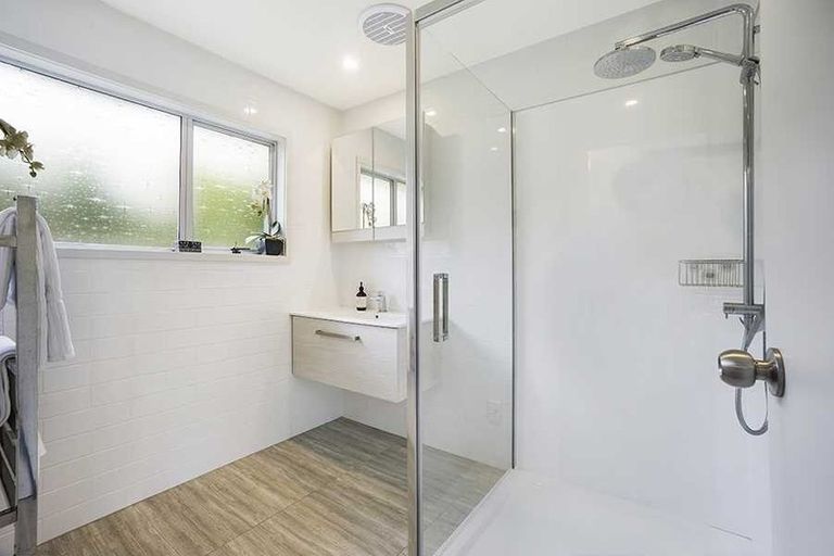 Photo of property in 1/17 Sandiacre Way, Browns Bay, Auckland, 0630