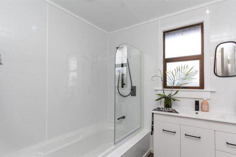 Photo of property in 65 Tarahua Road, Welbourn, New Plymouth, 4310