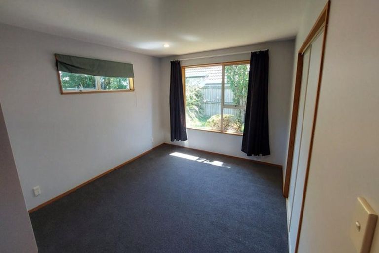 Photo of property in 2 Wardour Mews, Avonhead, Christchurch, 8042