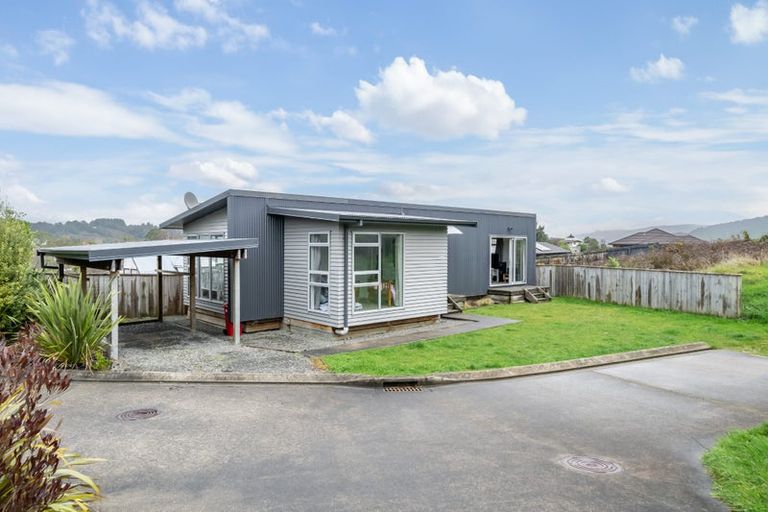 Photo of property in 90 Sunstone Crescent, Timberlea, Upper Hutt, 5018