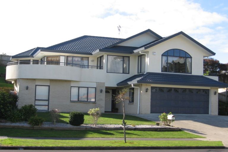 Photo of property in 74 Goodwood Drive, Goodwood Heights, Auckland, 2105