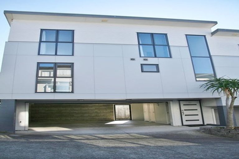 Photo of property in 16b Woodall Place, Totara Vale, Auckland, 0627