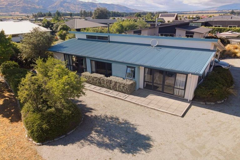 Photo of property in 20 Timsfield Drive, Lake Hawea, Wanaka, 9382