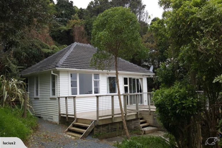 Photo of property in 77 Maungaraki Road, Korokoro, Lower Hutt, 5012