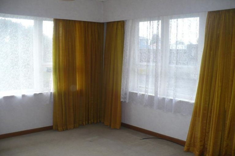 Photo of property in 2 Vera Road, Te Atatu South, Auckland, 0610