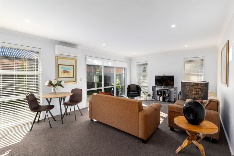 Photo of property in 1/502 Harewood Road, Harewood, Christchurch, 8051