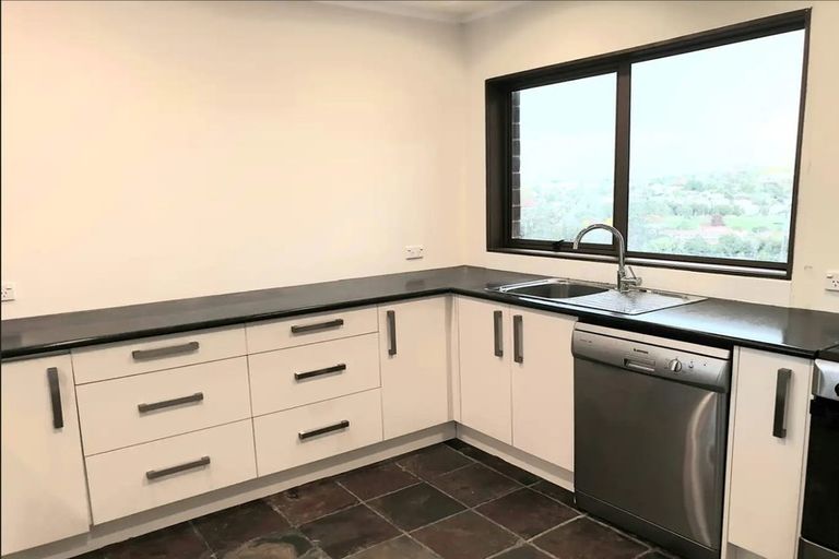 Photo of property in 27 Noeleen Street, Glenfield, Auckland, 0629