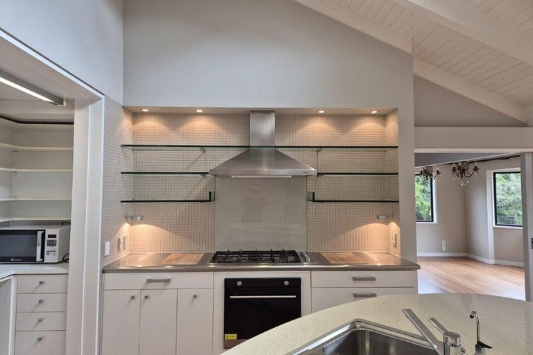 Photo of property in 1 The Knoll, Greenhithe, Auckland, 0632