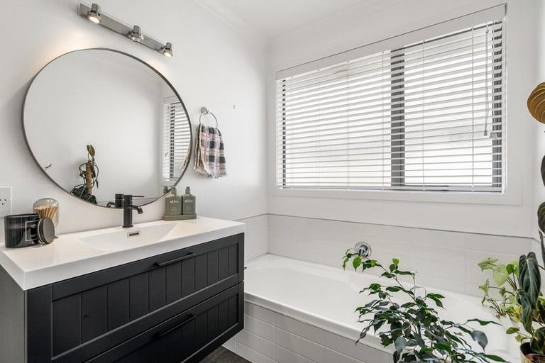 Photo of property in 27 Norfolk Drive, Cambridge, 3434