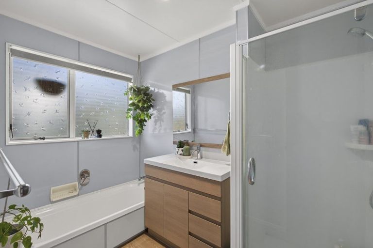 Photo of property in 35 Riversdale Drive, Merrilands, New Plymouth, 4312