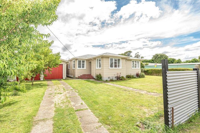 Photo of property in 104 Weraroa Road, Waverley, 4510