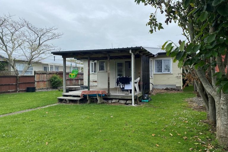 Photo of property in 66 Domett Street, Waitara, 4320