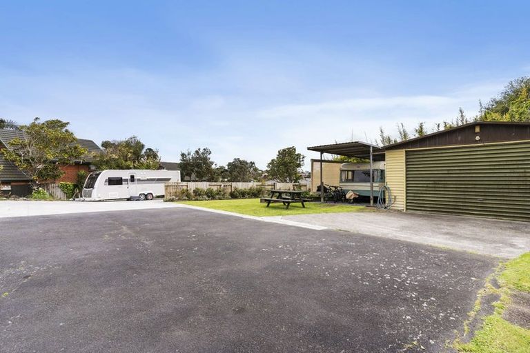 Photo of property in 96 Colwill Road, Massey, Auckland, 0614