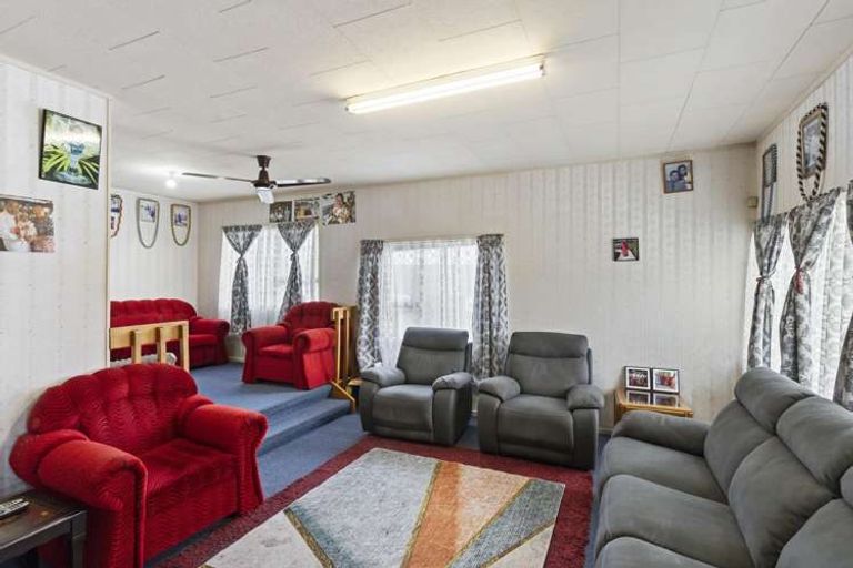 Photo of property in 10 Kopu Place, Clendon Park, Auckland, 2103
