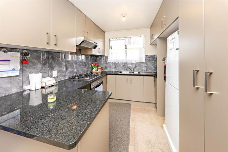 Photo of property in 2/18 Norrie Smith Avenue, Flat Bush, Auckland, 2023