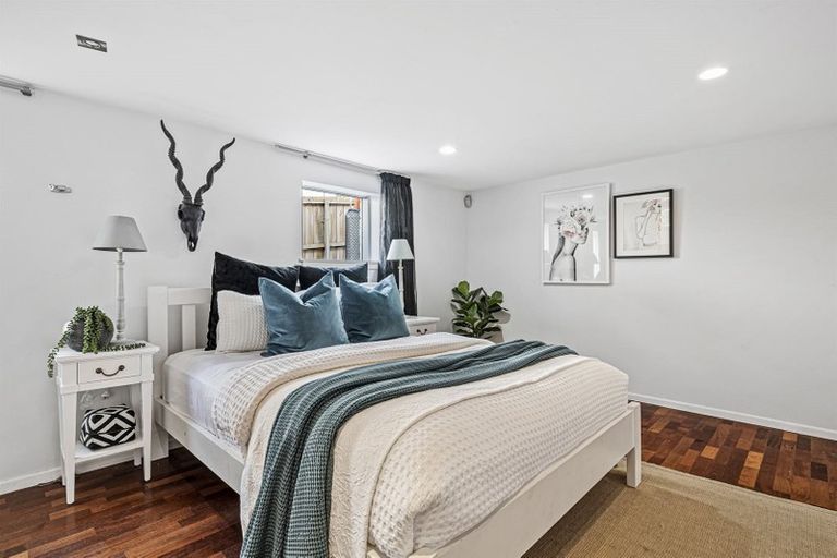 Photo of property in 4/37 Onewa Road, Northcote, Auckland, 0627