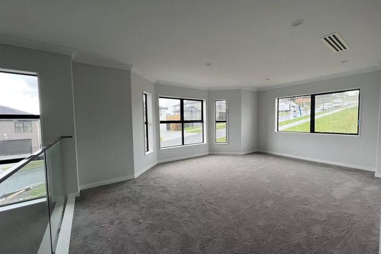 Photo of property in 16 Lumber Rise, Swanson, Auckland, 0614