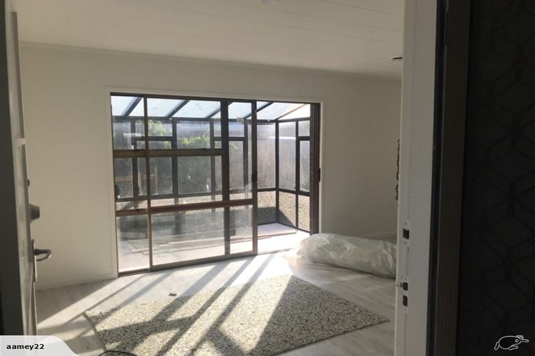 Photo of property in 1/3204 Great North Road, New Lynn, Auckland, 0600