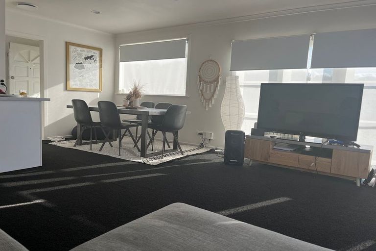 Photo of property in 18 Beverly Place, New Lynn, Auckland, 0600